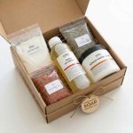 Zeytinyağlı doğal sabun yapım seti; sodyum laktat, lavanta, safran çiçeği, doğal zeytinyağı ve boncuk kostik içeren kit